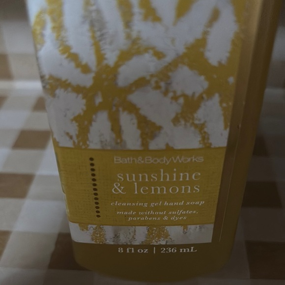 Bath & Body Works Yellow Sunshine & Lemons Hand Soap - Picture 2 of 3